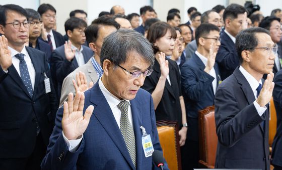 1차 청문회 증인선서하는 노태악 전 중앙선관위원장