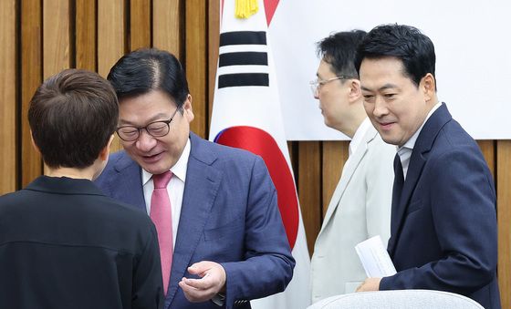 인사나누는 장동혁·정점식