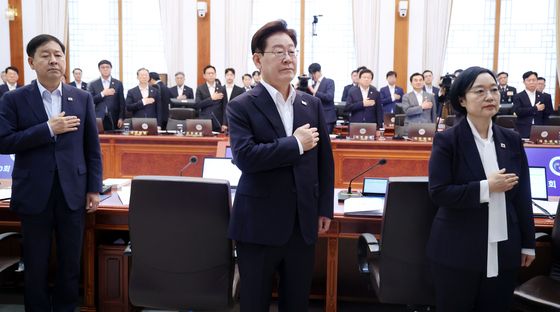 국민의례하는 이재명 대통령