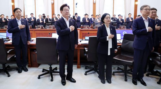 이재명 대통령, 국무회의 국민의례