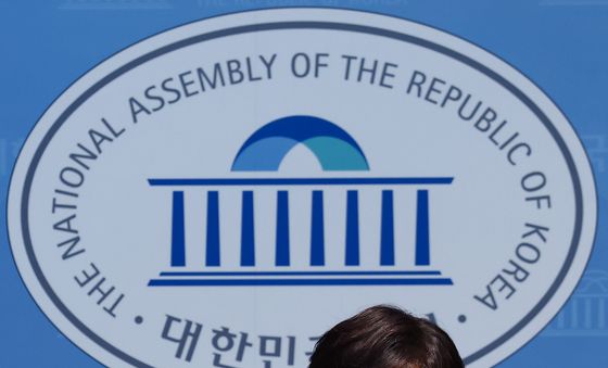 오세훈 서울시장 최측근 입금 내역 든 서영교 단장