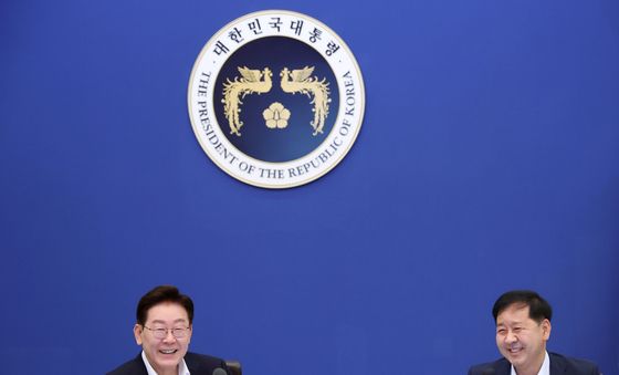 미소 짓는 이재명 대통령