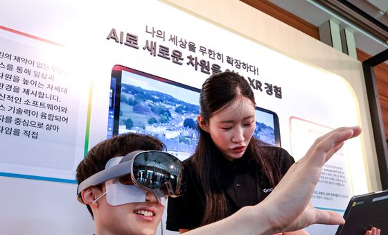 현실 위에 그래픽 입히는 AI 증강현실