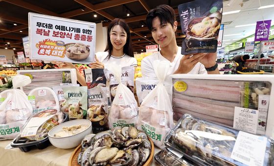 '삼계탕 2만원 시대' 복날 보양식 최대 '반값' 할인 판매