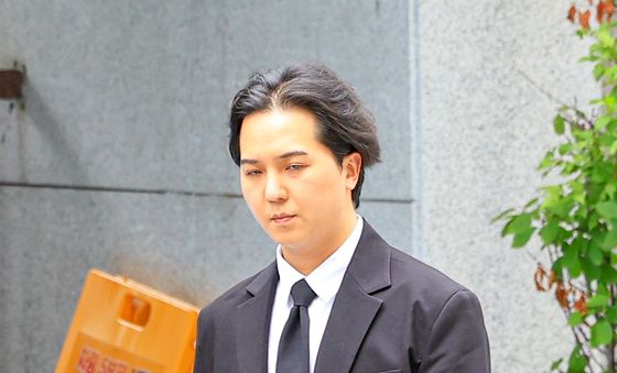 송민호, 서부지방법원으로 증인출석
