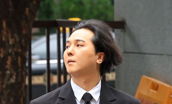증인출석하는 송민호