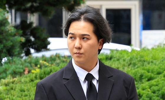 송민호, 서부지법 도착