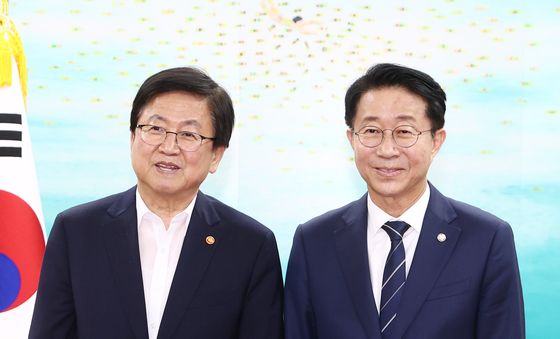 최교진 교육부 장관 만난 조정식 국회의장