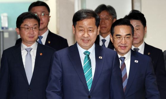 2026년 하반기 경제성장전략 관계부처 합동브리핑 참석하는 구윤철 부총리