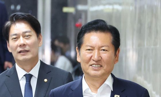 의원총회 참석하는 정청래