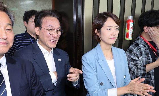 대화하는 김민석·고민정