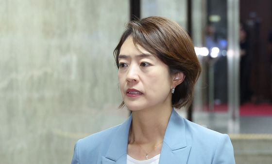 의원총회 참석하는 고민정