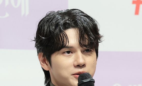 인사말 하는 옹성우