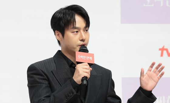 인사말 하는 양세종