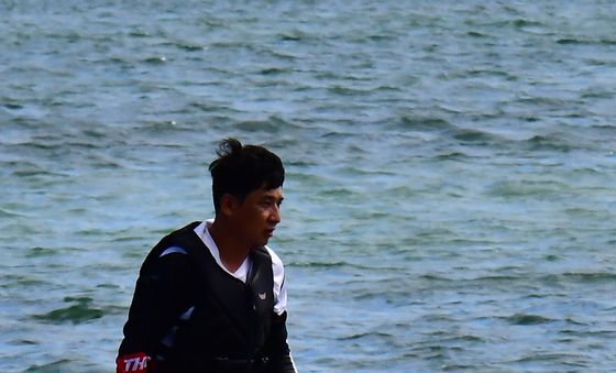 파도를 가르며