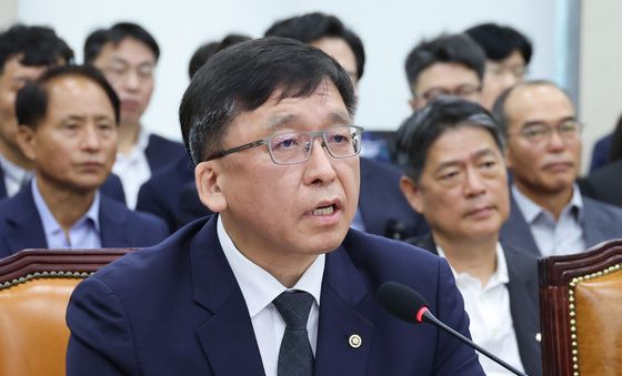 의원 질의 답변하는 강동완 사무총장 직무대리