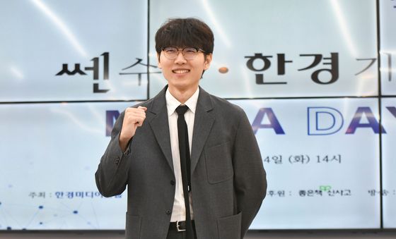 신진서 'AI 카타고와 대결 기대하세요'