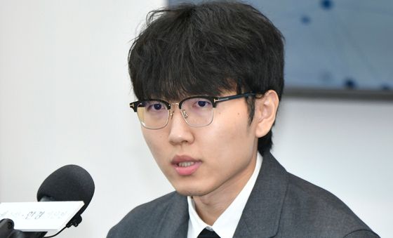 AI 카타고와 대결 앞둔 신진서 9단