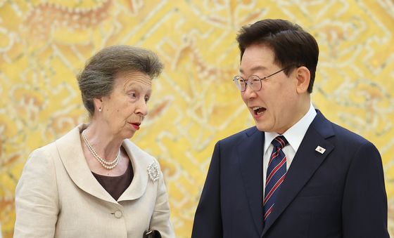 영국 '앤 공주' 접견하는 이재명 대통령