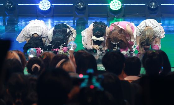 '더쇼 1위' 리센느, 큰절로 리마인에게 인사