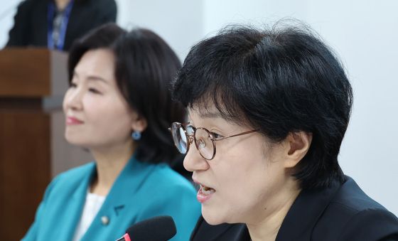 모두발언하는 원민경 장관
