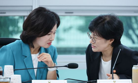 성평등가족위 당정협의, 현안 논의하는 이수진·원민경