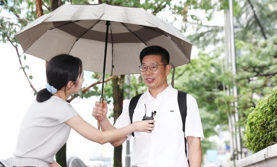 조성현 대령, 내란 중요임무 종사 혐의 피의자 조사 출석