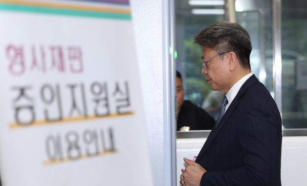 영장심사 출석하는 이시원 전 비서관