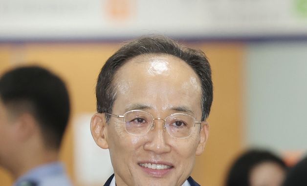 미소 짓는 추경호 대구시장