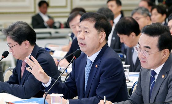 답변하는 구윤철 부총리