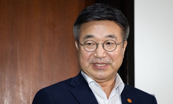 윤호중 행정안전부 장관, 행안위 당정 중수청 보고 마치고 질의응답