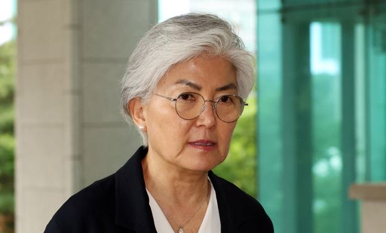 강경화 대사, 외교부 방문