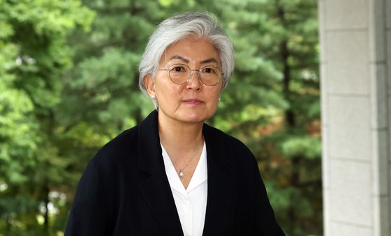강경화 주미대사, 조현 외교장관 면담 위해 외교부 방문