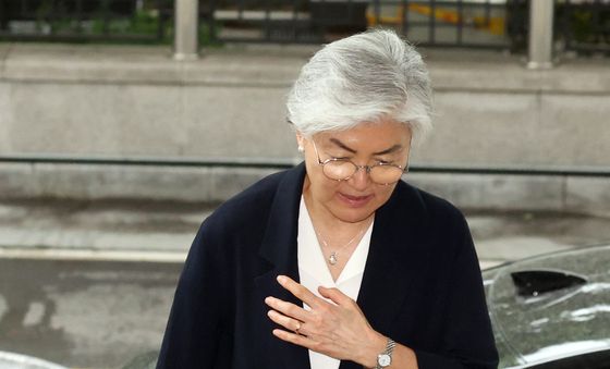 조현 장관 면담 위해 외교부 찾은 강경화 대사