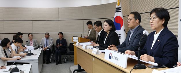 보건복지부 업무보고 내용 설명하는 정은경 장관