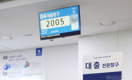 한국은행 "주담대 금리 0.25%p 오르면 이자 부담 1.8조원↑"