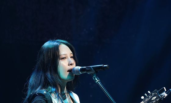 권진아, 록스타 변신