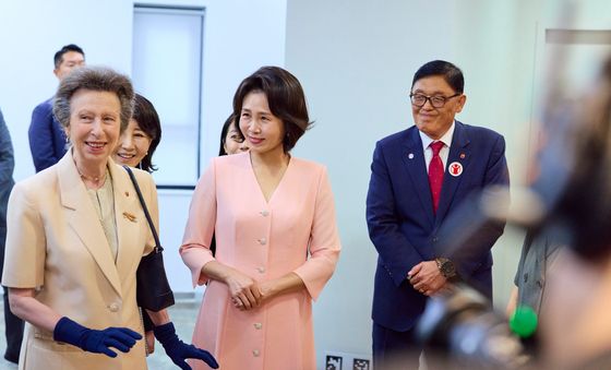 세이브더칠드런 코리아 방문한 김혜경 여사와 영국 앤 공주