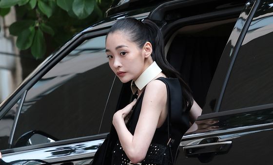 하차하는 김민하