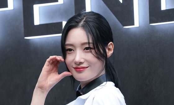 정채연, 사랑스러운 볼 하트
