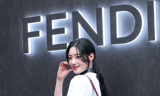 정채연, 청담동을 화사하게