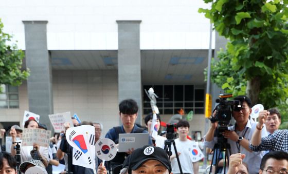 피켓 든 장동혁