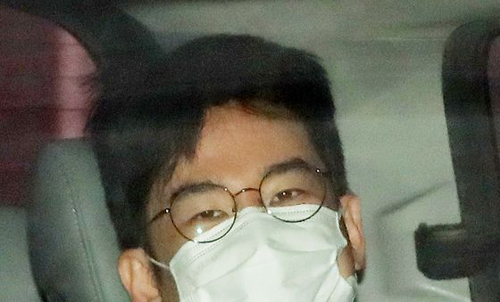 '피습 자작극' 혐의 정이한 전 후보, 검찰 송치