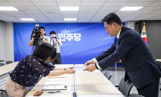 당대표 후보 등록서류 제출하는 송영길