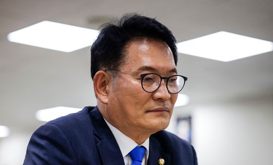 직접 당사 찾아 후보 등록하는 송영길 의원
