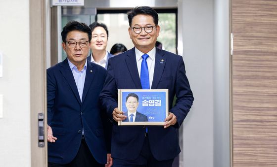 당대표 후보 등록서류 든 송영길