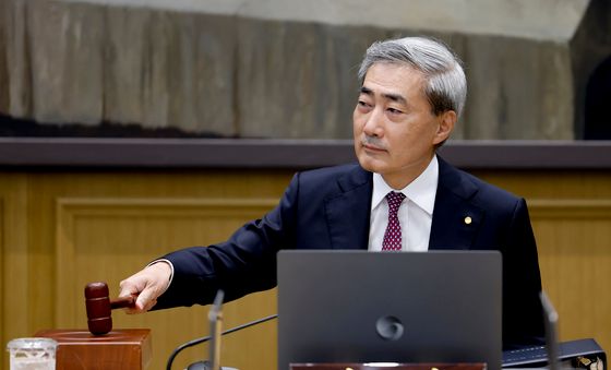 한은, 3년 6개월만에 기준금리 0.25%p 인상
