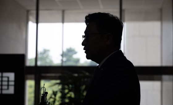 권성동 의원 면회한 정점식 '재판결과 낙관적이지 않다 염려해'