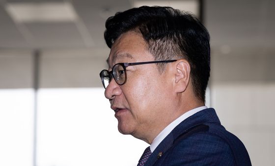 권성동 의원 의원직 상실 확정에 취재진 질문 답하는 정점식 원내대표