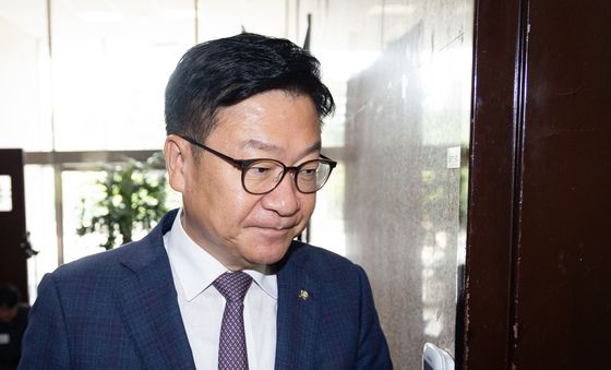 원내대표실 들어서는 정점식
